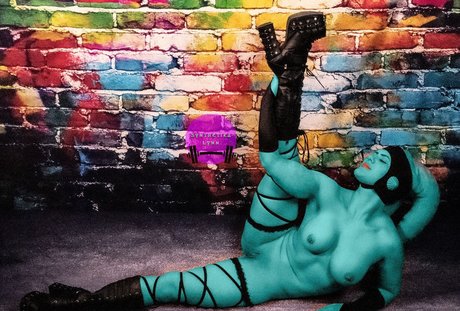 Synthetika Lynn  slide