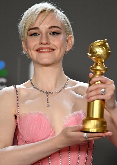 Julia Garner only fans nudes