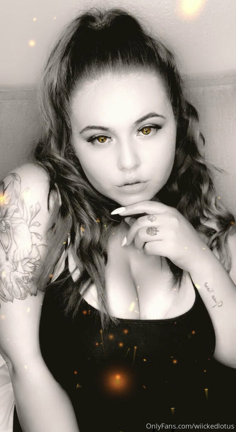 wiickedlotus only fans nude