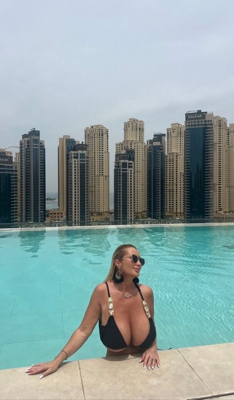 Mara Traversi nude onlyfans