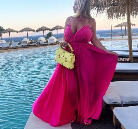 Mara Traversi onlyfans striptease