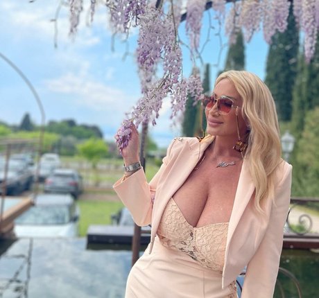 Mara Traversi onlyfans for free