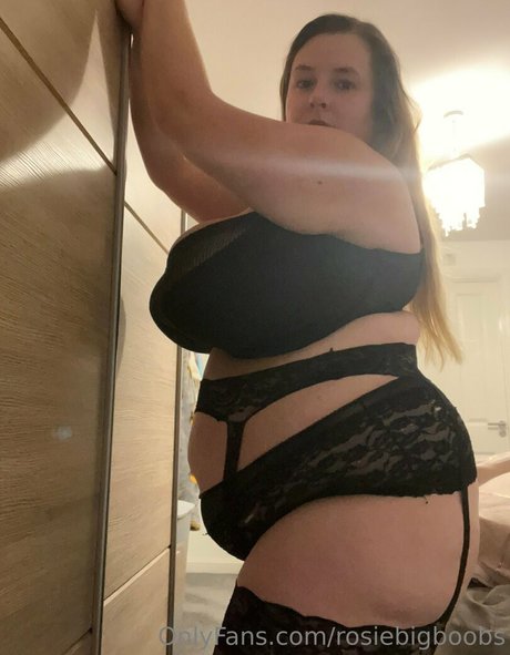 rosiebigboobs onlyfans leaks