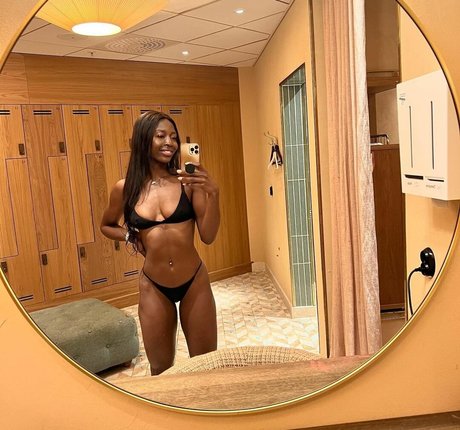 Khaddi Sagnia naked onlyfans pics