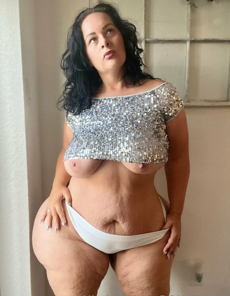 misshourglass onlyfans hot