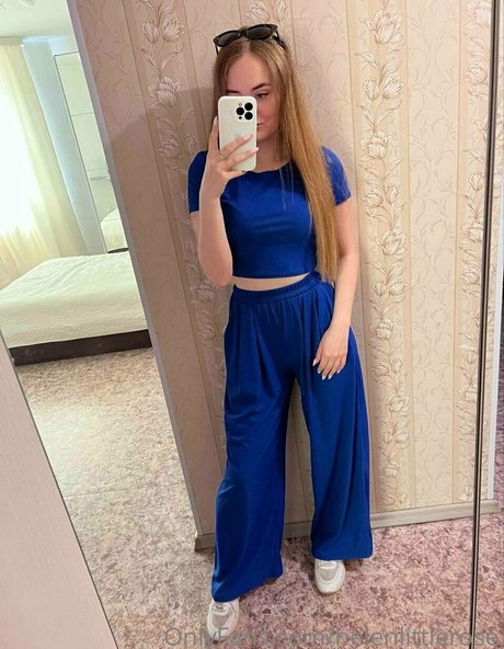 helenlittlerose onlyfans hot