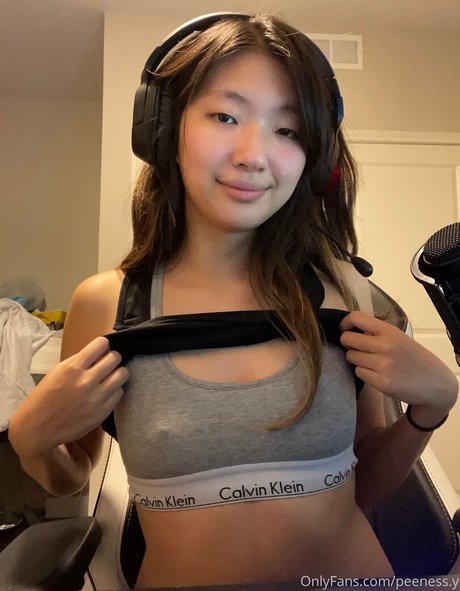 peeness y strip onlyfans