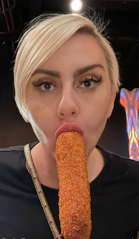 madam genevieve onlyfans strip tease