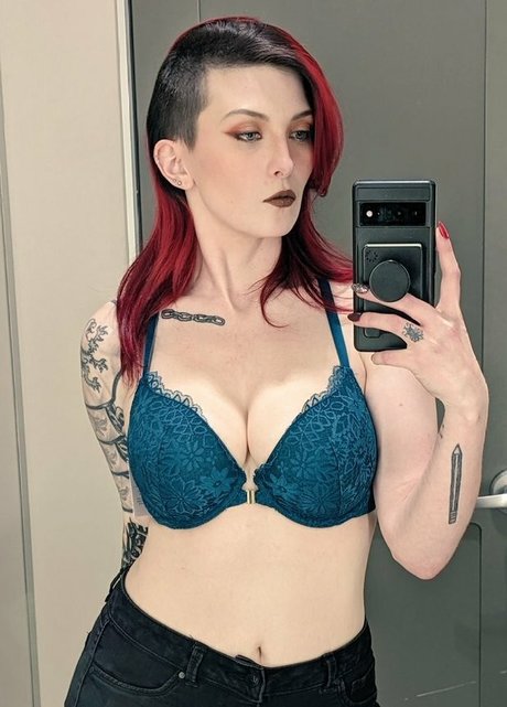 MajestyRedQueen onlyfans leak