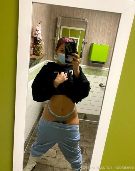 riinablakeee onlyfans nude porn