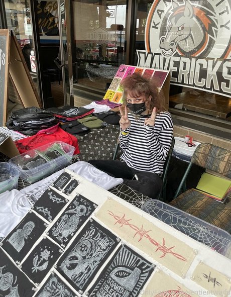 sentientwaifu onlyfans page