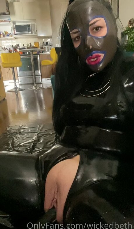 Wicked Beth onlyfans pictures