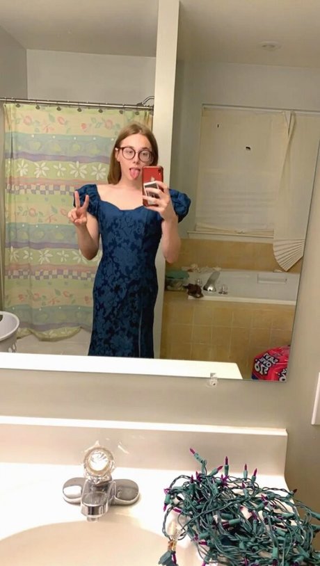 Zee R_ onlyfans nude content