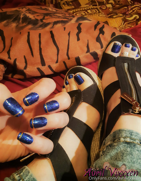 avrilvixxxen onlyfans nsfw