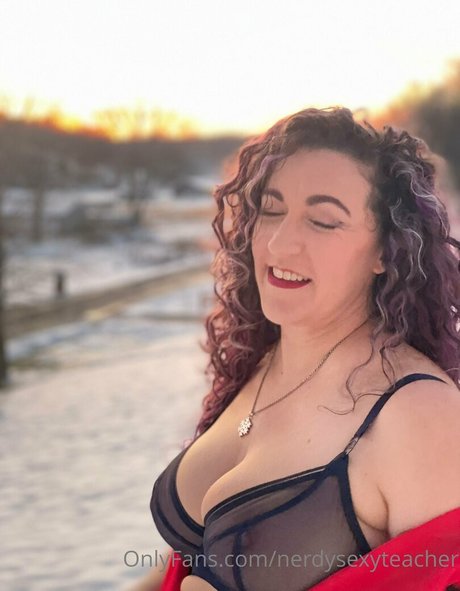 nerdysexyteacher only fans pictures