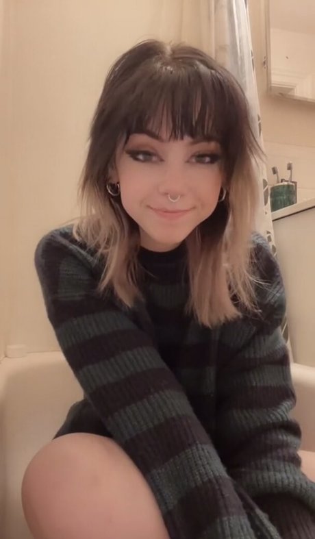 OkayGnomie onlyfans desnuda