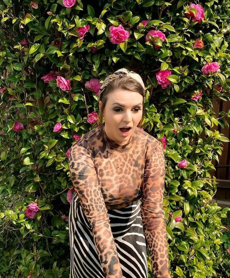 Emma Blackery onlyfans lean