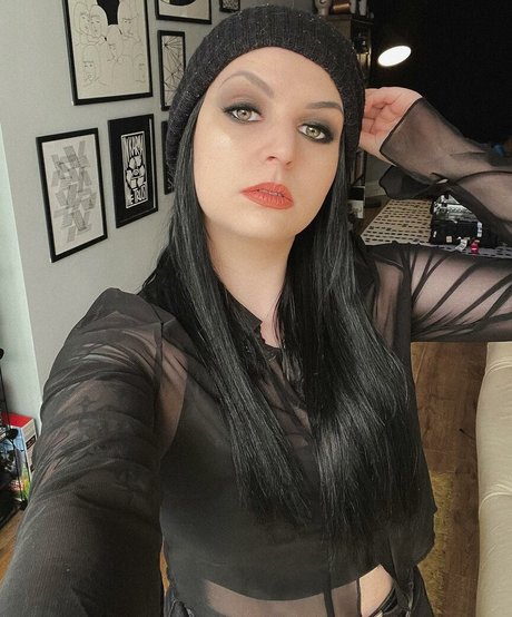 Emma Blackery naked leaked onlyfans