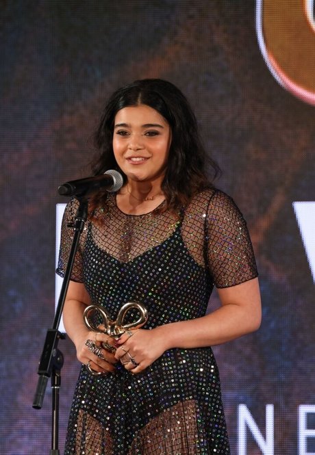 Iman Vellani onlyfans strip