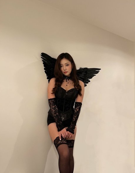 h yojeong onlyfans strip tease