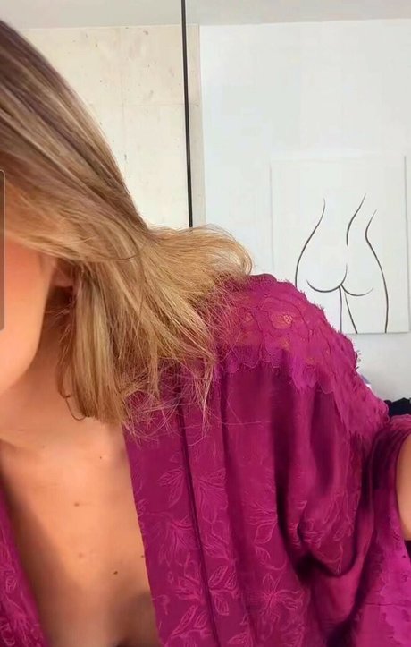 Vale Genta naked onlyfans