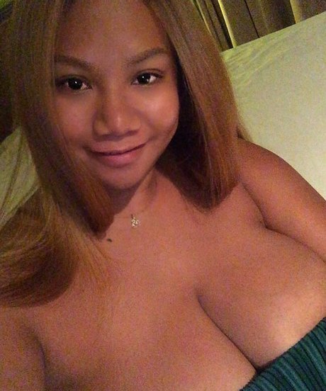 SaRa Chubby onlyfans leaked tits