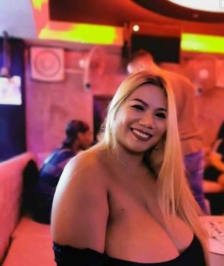 SaRa Chubby onlyfans public photos