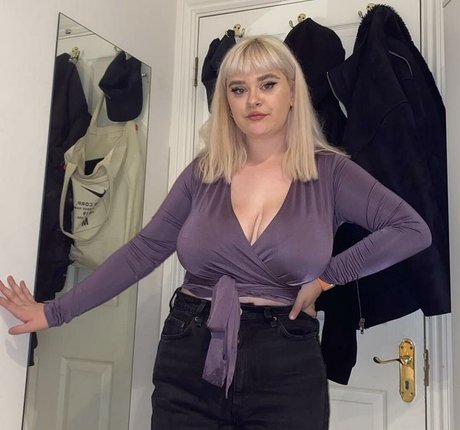 Charlotte A nude onlyfans leaked