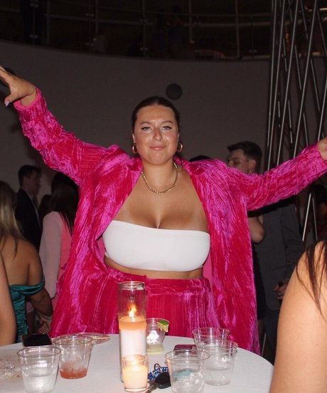 Erin Moore is on onlyfans