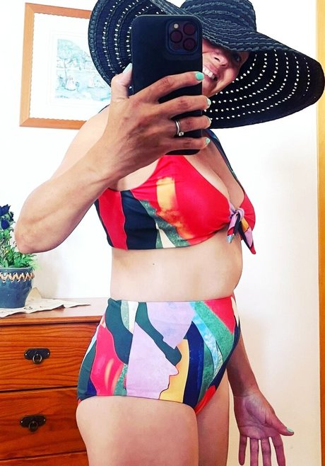 Sarah Cawood naked onlyfans