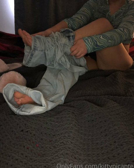 oliviathenorth only fans nudes