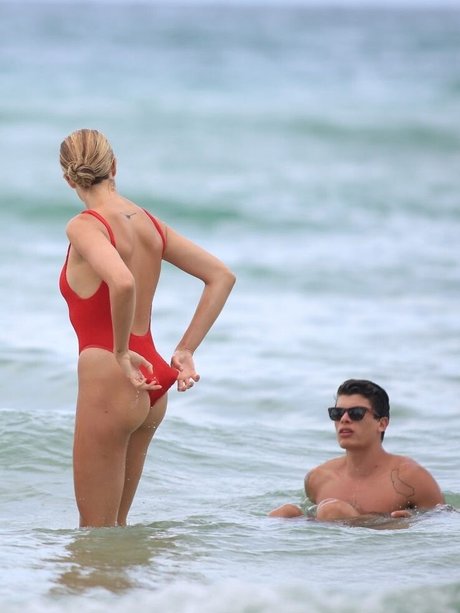 Hailey Clauson onlyfans lean