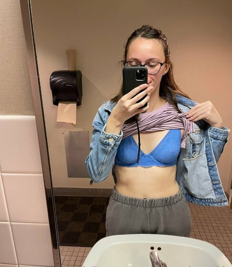 celesteschmeckle naked onlyfans