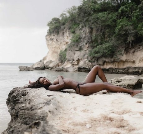 Mel Walls onlyfans nudes leak