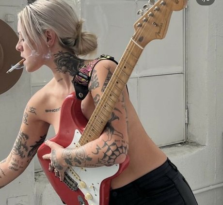 Lauren Sanderson onlyfans topless