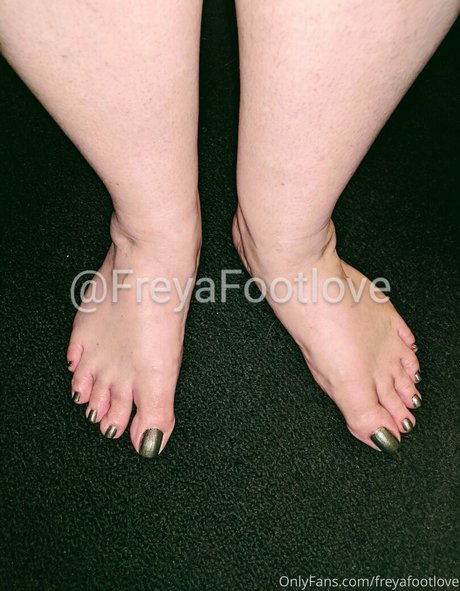 freyafootlove onlyfans model photos