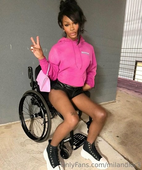 milandior3 onlyfans nude pics