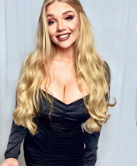 Lucy May Dawson topless onlyfans