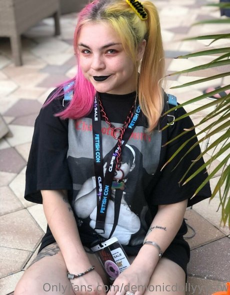 demonicdollyyysfw on onlyfans