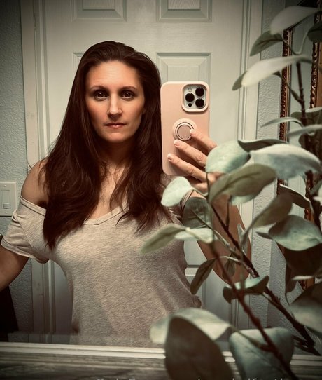 goodwifeathome  pics