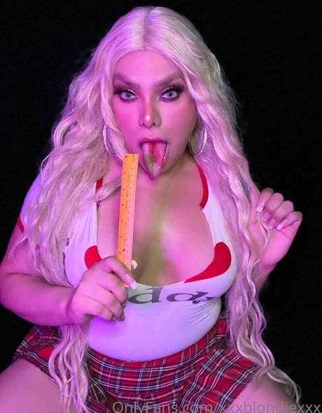 xxxblondiexxx onlyfans model