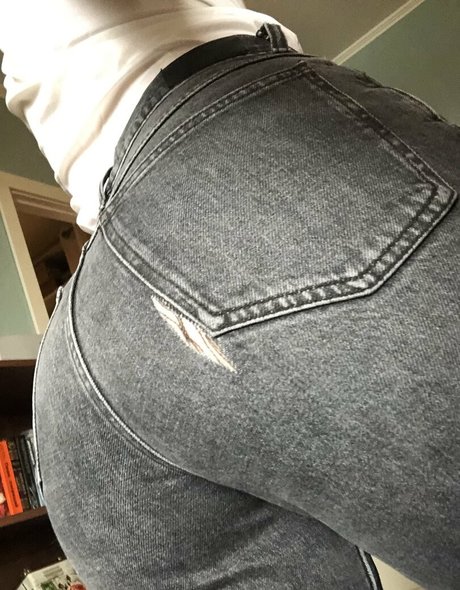 uadwapmwc onlyfans model photo