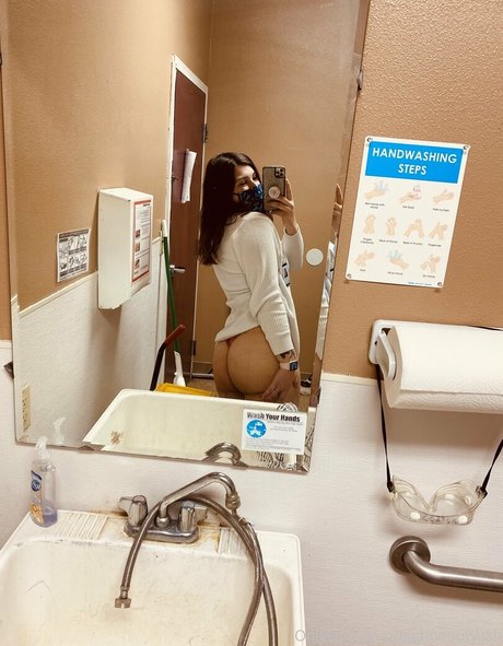 bigbooootyash only fans nudes