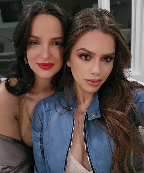 adelinesofficial only fans nude leaks