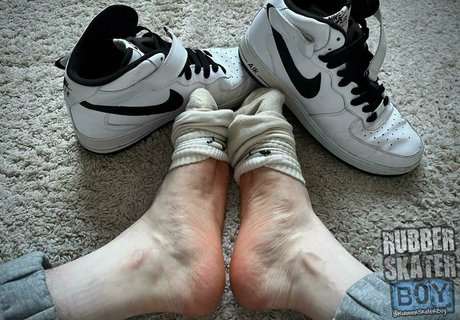 rubberskaterboy nude leaked onlyfans