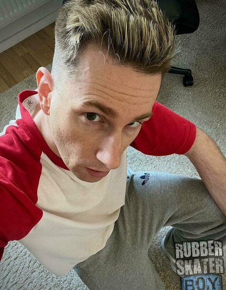 rubberskaterboy onlyfans nudes