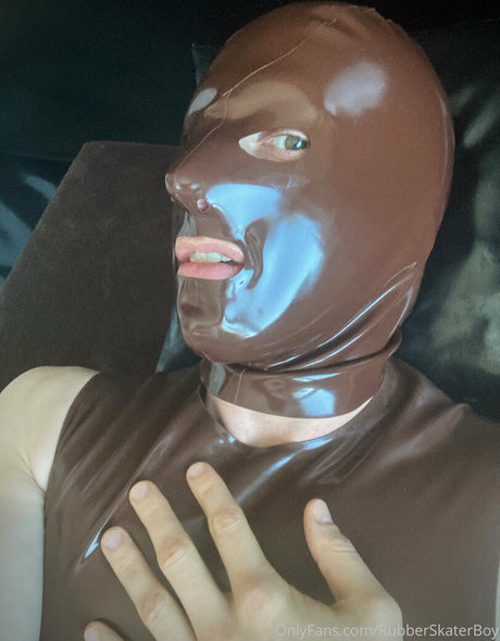 rubberskaterboy naked onlyfans pics