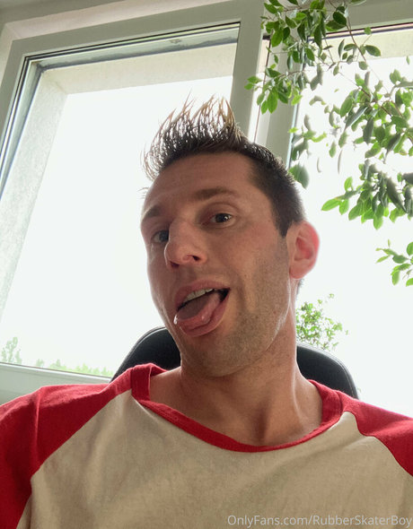 rubberskaterboy nude onlyfans