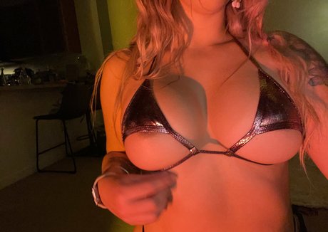 taylorsatomi onlyfans leaked.