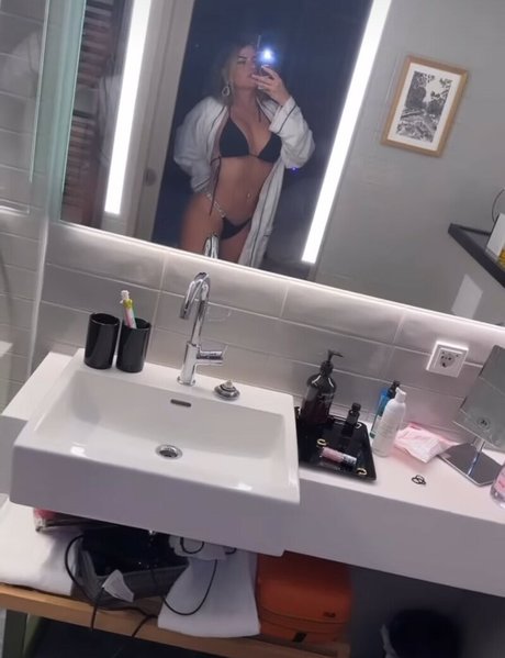 Tais Lambertini onlyfans model